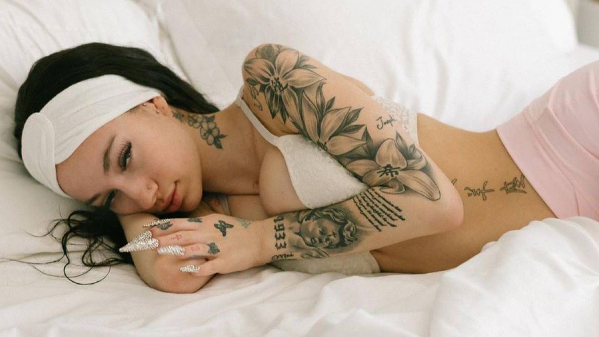 Рапърка навърши 18 и спечели $1 милион за 6 часа от голи СНИМКИ 18+