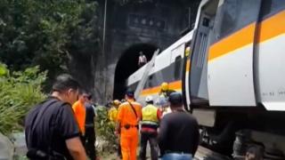 Тайван скърби заради касапницата с влаковата катастрофа ВИДЕО