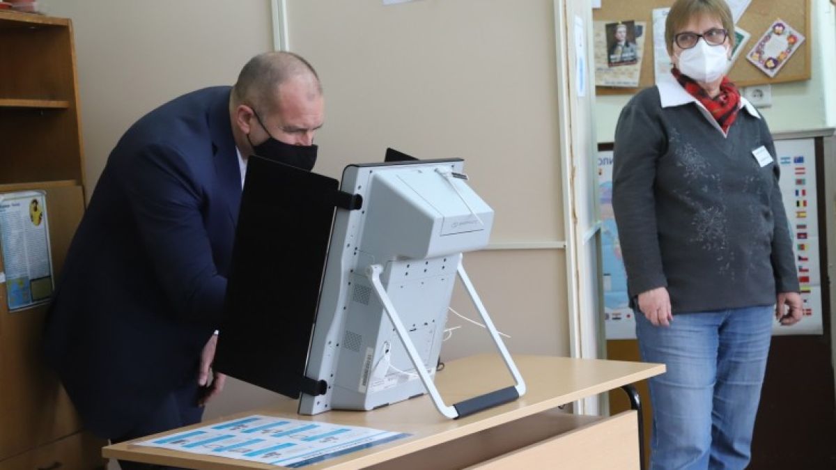 Евродепутатът Ал. Йорданов забеляза нещо много странно в гласуването на Радев 