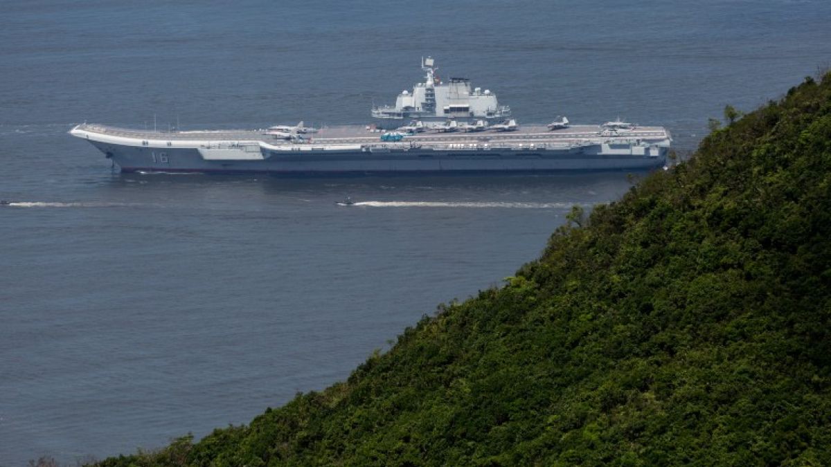 Китай започва големи военни маневри с ударни групи самолетоносачи до Тайван