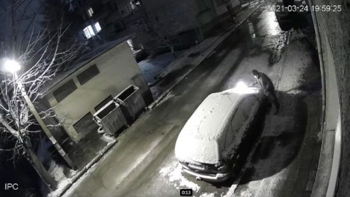 Тайнствен мъж подпали колата на кандидат- депутат ВИДЕО