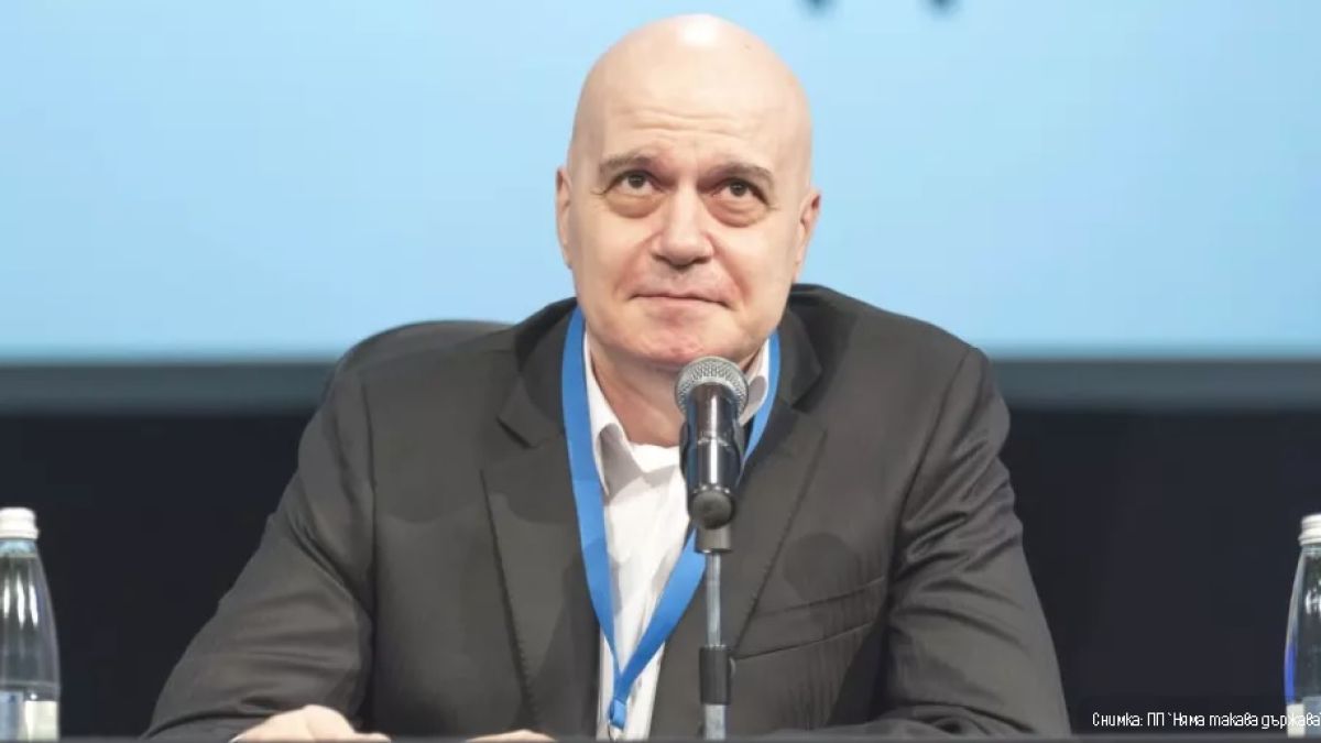 Тайната падна: Това е актуалната приятелка на Слави Трифонов СНИМКИ