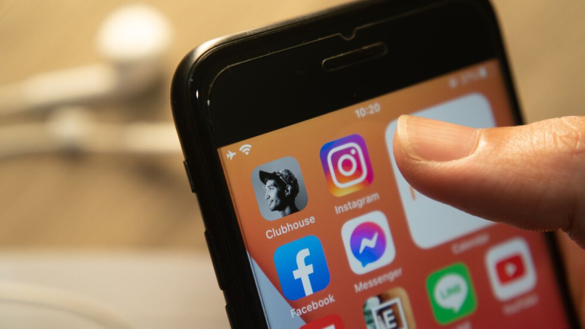 Facebook и Instagram се сринаха за минути