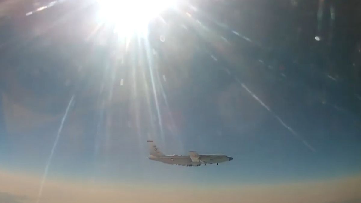 Екшън! Руски изтребител МиГ-31 ескортирал разузнавателен US самолет над Тихия океан ВИДЕО