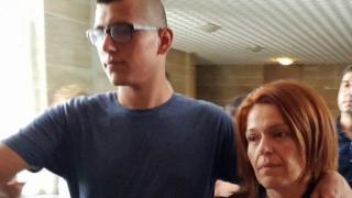 Авер на синчето на Катя Лерца изнагля брутално 