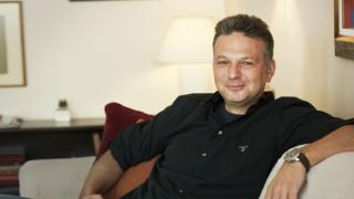 Не е за вярване какво е обзавеждането в новото жилище на Ники Дойнов 