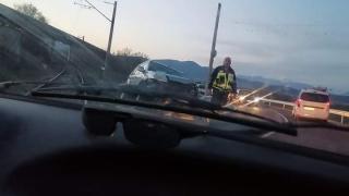 Страшно меле с БМВ край Хисар: 10-годишно момиченце е в кома СНИМКИ