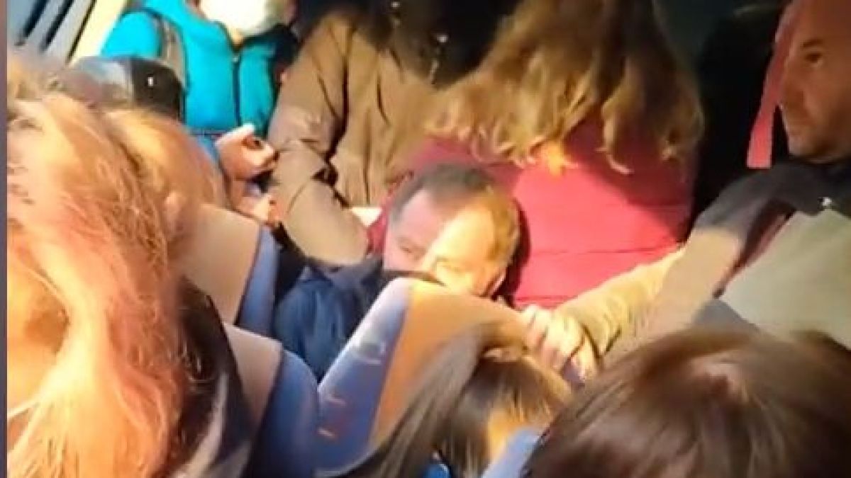 Пълен шок в пловдивски междуградски рейс, ето как пътуват хората ВИДЕО