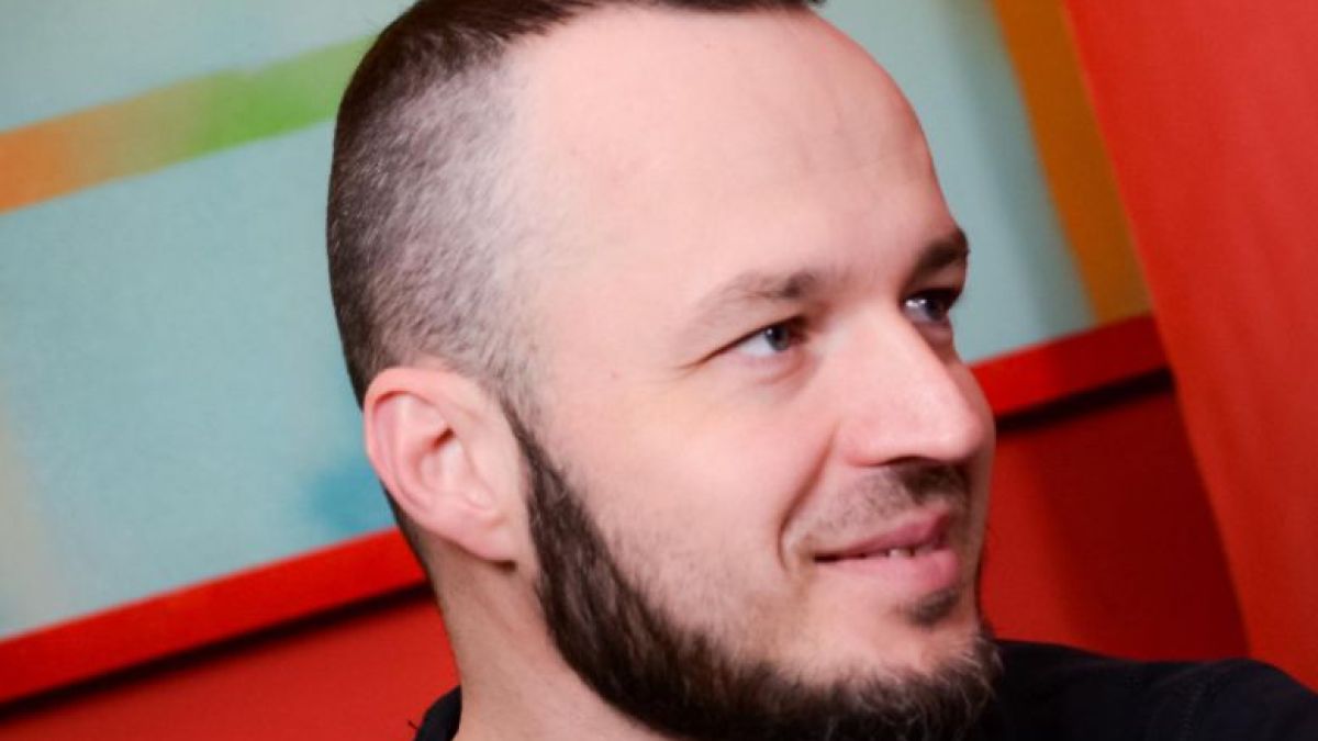 Политологът Стойчев посочи най-големия абсурд с правителство на Слави