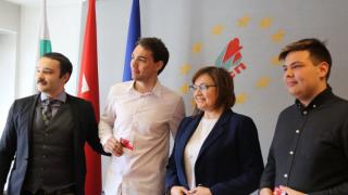 Млади социалисти застанаха зад лидера на БСП Корнелия Нинова СНИМКИ