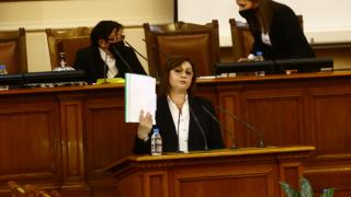 Нинова: Оставката на кабинета е само пропукване на модела!