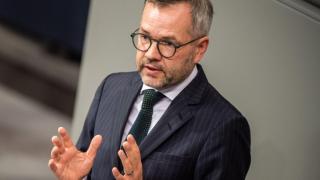 Германски министър за Европа алармира: Чертаенето на нови граници на Балканите е опасен път