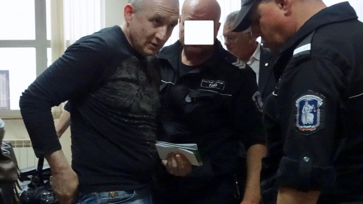 Съдът оневини починал кмет за убийство на митничар