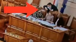 Скандално: Дончева дава инструкции на Митева как да запуши устата на ГЕРБ! ВИДЕО