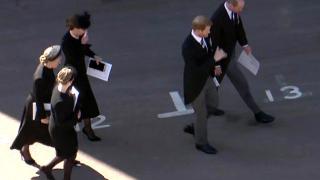 Враждуващите Уилям и Хари шокираха с това, което направиха след погребението на принц Филип СНИМКИ