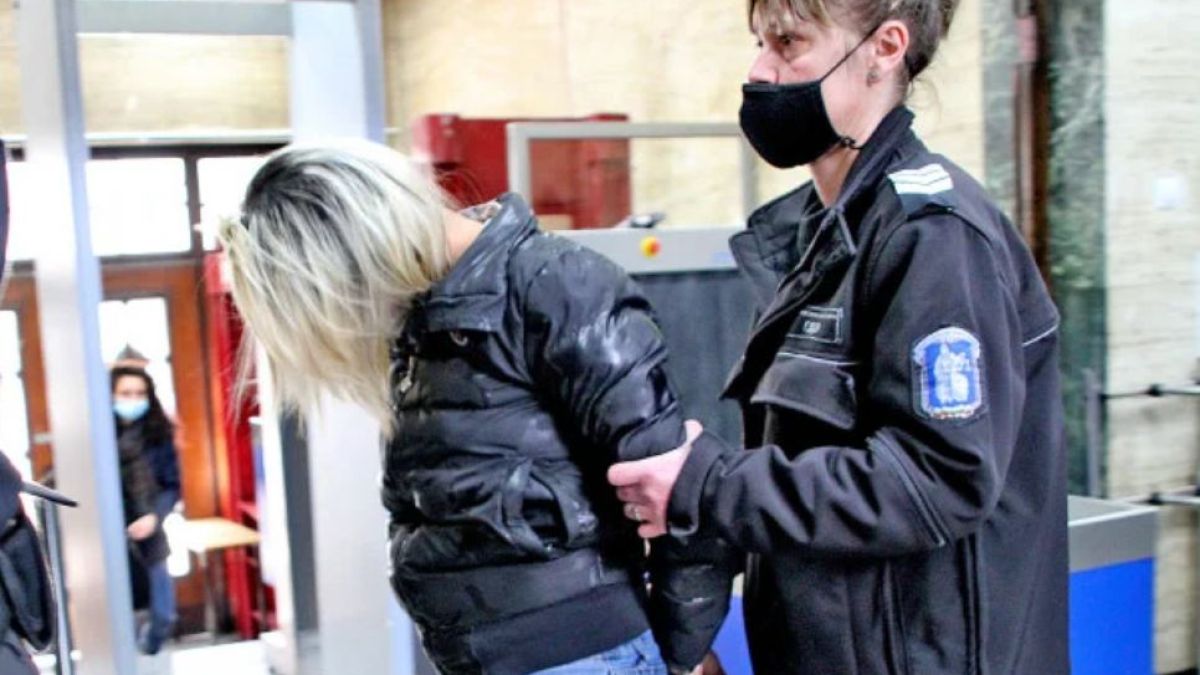 Нов удар за сутеньора Илиян и съпругата му Линка, въртели бардак на пъпа на Пловдив  