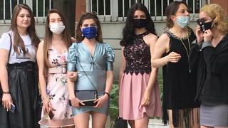 Нови правила: Абитуриентите без гадже на бала