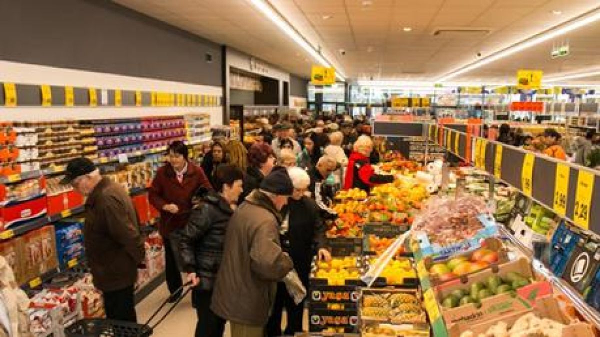 Зрелищен спор за промоционален продукт в шуменски хипермаркет завърши с...