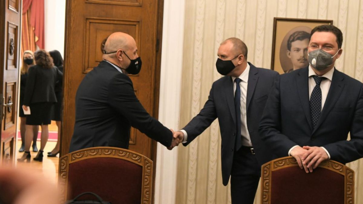 Политолог с теория какво се крие зад бързите консултации при президента 