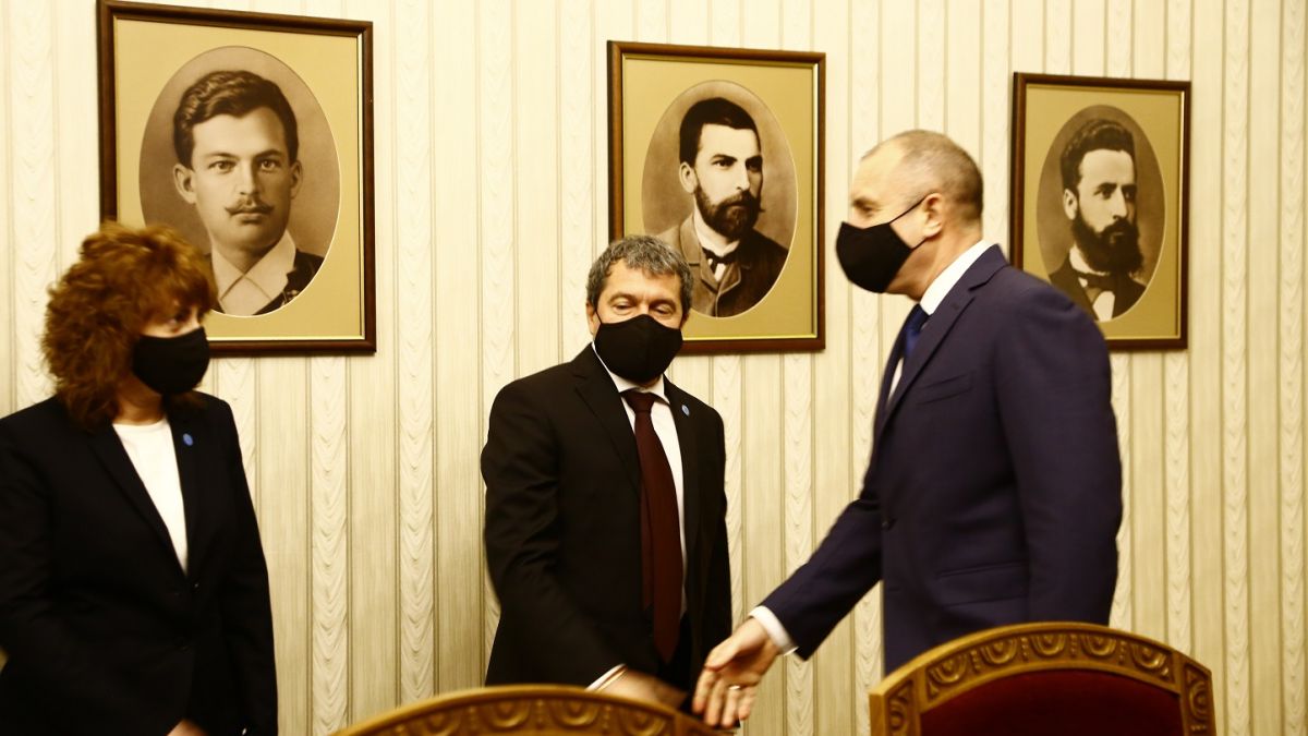 Проф. Киров: Премиерът на Слави е пощенски гълъб, какво още чака Радев!?
