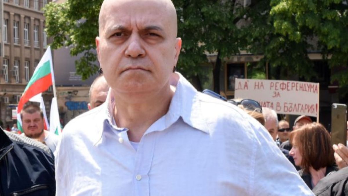 Слави Трифонов с ново изказване във "Фейсбук", този път за... ВИДЕО