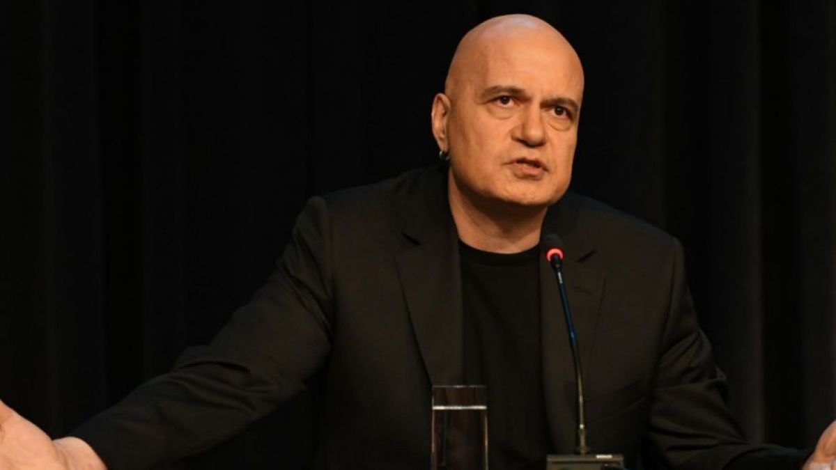 Политолог: Слави си играе на бридж, предстои да... 