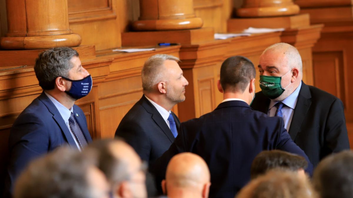 Христо Иванов и Николай Хаджигенов пазят като един Лозан Панов от изслушване в НС