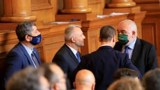 Христо Иванов и Николай Хаджигенов пазят като един Лозан Панов от изслушване в НС