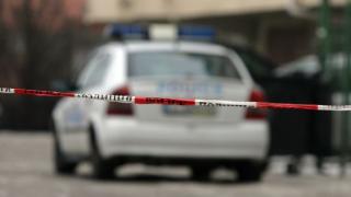 Мъж гръмна съсед във Врачанско и се барикадира въоръжен в дома си 
