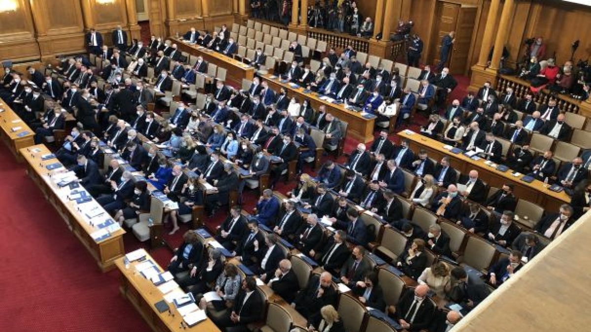 Окончателно: Кворум от 121 депутати ще е нужен и при гласуването на закон