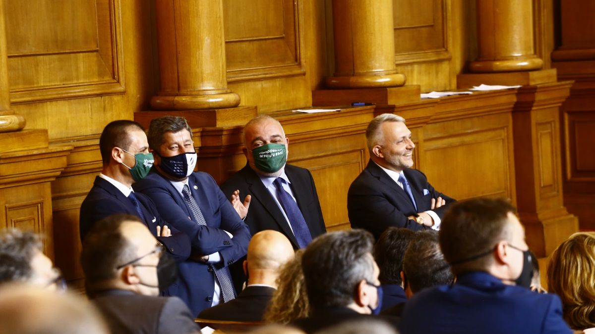 Куриоз: ДБ търси "мислещ човек" за парламента, пусна обява във "Фейсбук" СНИМКА