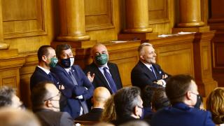 Куриоз: ДБ търси "мислещ човек" за парламента, пусна обява във "Фейсбук" СНИМКА
