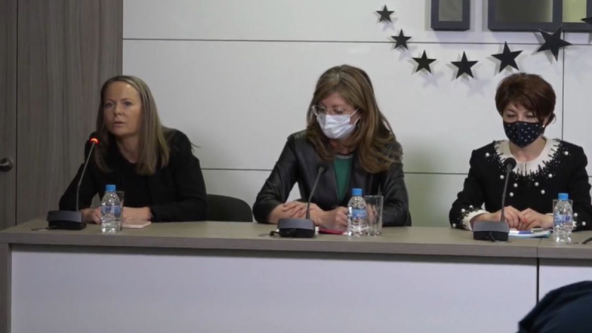 Беновска пита ГЕРБ: Всички партии са срещу вас. Имате ли стратегия?