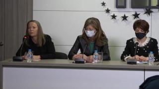 Беновска пита ГЕРБ: Всички партии са срещу вас. Имате ли стратегия?