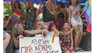 Сула: Проблемът не е в това дали някой се възбужда от мъже, жени или кози в черни чорапогащници, а в...