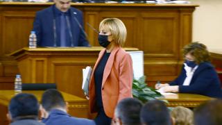 Мая Манолова иска преизчисляване на пенсиите