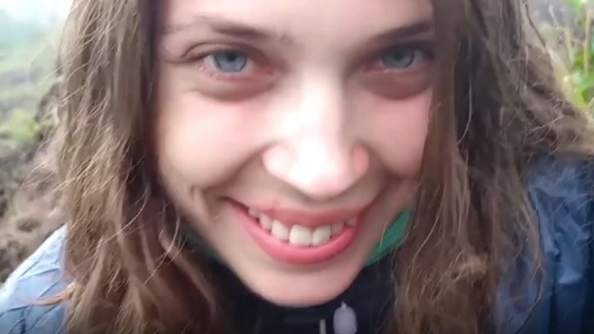 Руска порноактриса, заснела видео за Pornhub на свещен вулкан СНИМКИ