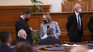 Юристи алармират за опасни малоумия в промените на Изборния кодекс, прокарани от ИТН и ИМВ  