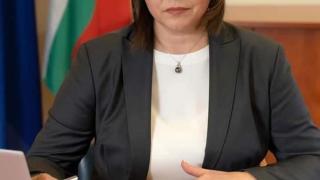 Нинова пак заговори за “Спутник V” след бесния екшън пред столичното РЗИ