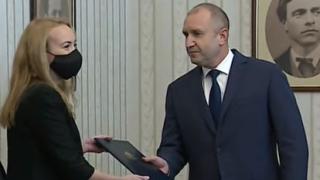 Радев ласкаво отговори на ИТН за върнатия мандат и пак захапа правителството в оставка