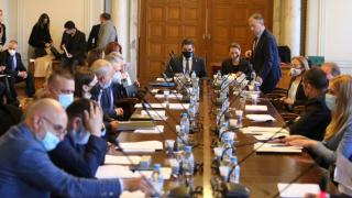 „С пистолет до главата“: ДБ постигна убийството на специализираното правосъдие в Правна комисия