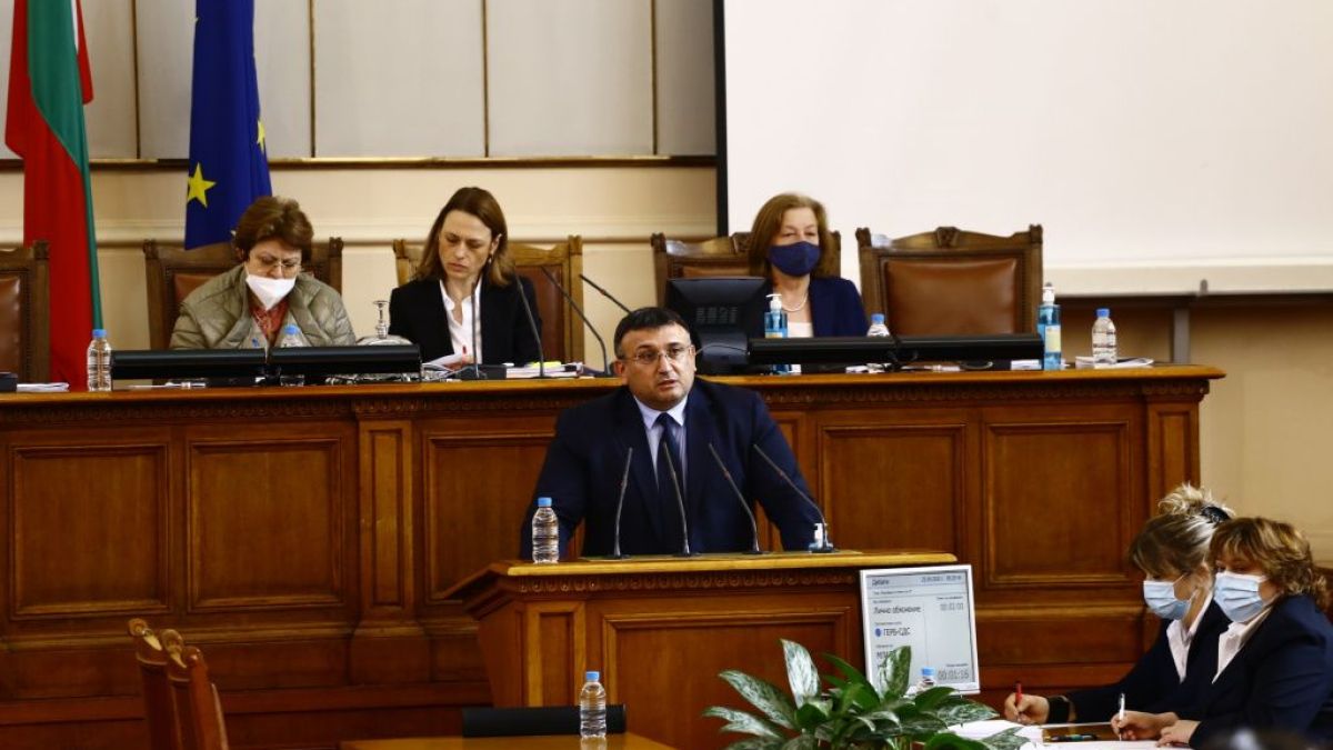 Остър спор между Младен Маринов и партиите на протеста, БСП също скочиха