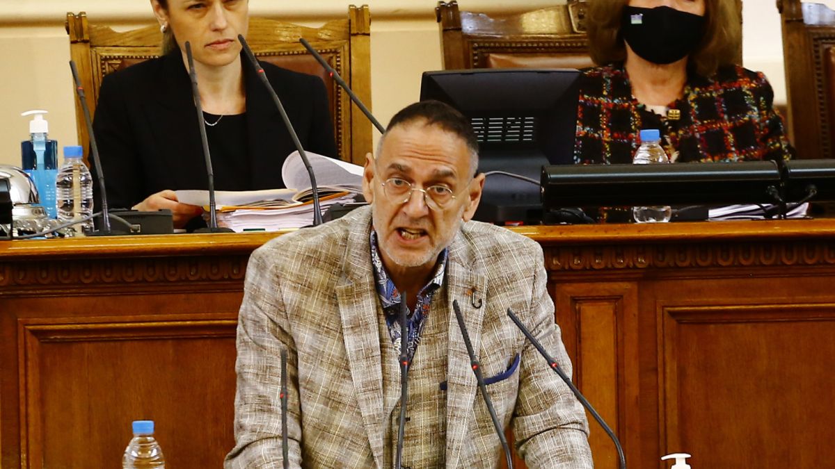 Светотатство в парламента по тъмна доба! Любен Дилов зловещо: Ще горим в ада! 