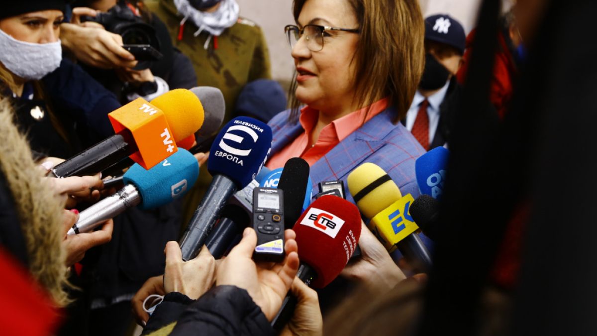 Няма да повярвате какво направи Корнелия Нинова СНИМКА