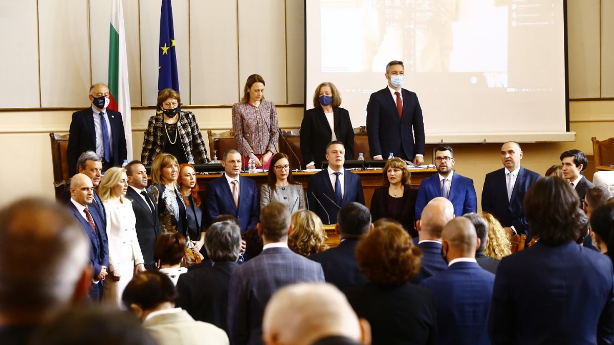 Горещ барометър 5 дни преди вота сочи колко партии влизат в НС ГРАФИКИ