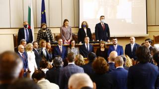 Горещ барометър 5 дни преди вота сочи колко партии влизат в НС ГРАФИКИ