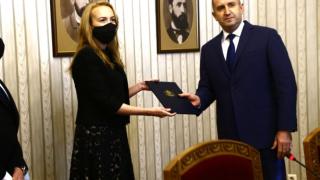 Премиерката на Слави вече е депутатка, а ДБ с поредно условие към ИТН за кабинет
