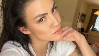 Деси Цонева се показа чисто гола от каравана СНИМКА 18+
