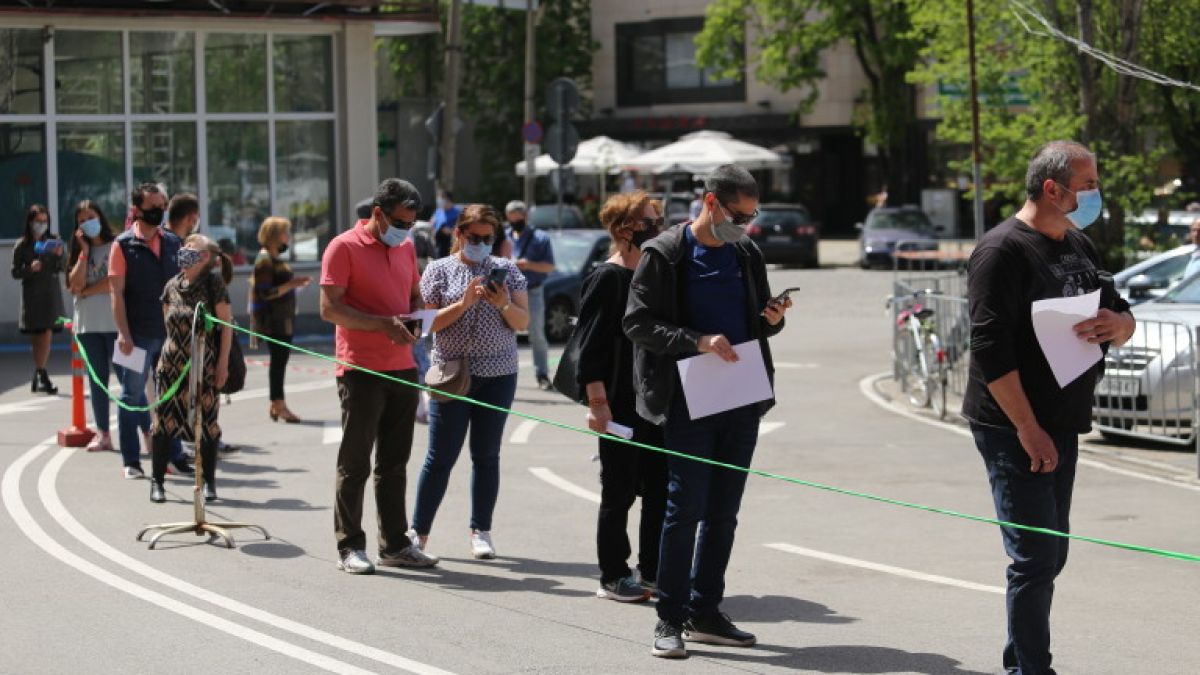 Не е за вярване какво се случва пред болниците из цялата страна  