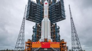 Огромна отломка от китайска космическа ракета пада към Земята